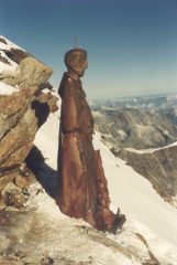statua nei pressi cima Svizzera