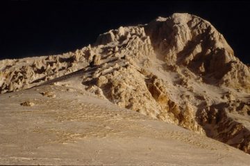 l'imponente e spettacolare versante Sud del Corno Grande (1-1-1995)
