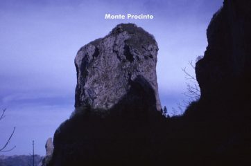 un'altra bella visuale sul Procinto, dal sentiero Aristide Bruni (2-5-1999)