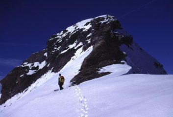 Filippo sale lungo la cresta Sud della Testa Grigia (8-10-2000)