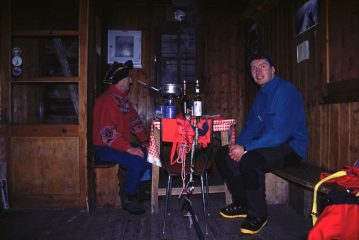 Angelo e Stelvio al Rifugio Col Collon (28-10-2000)