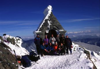 foto di gruppo in vetta al Monte Penna (28-1-2001)