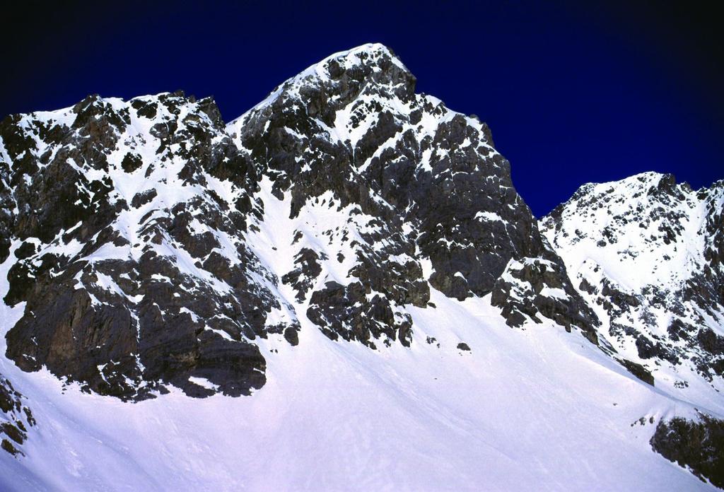 il Monte Baueria visto dal Vallone di Stroppia (22-4-2001)