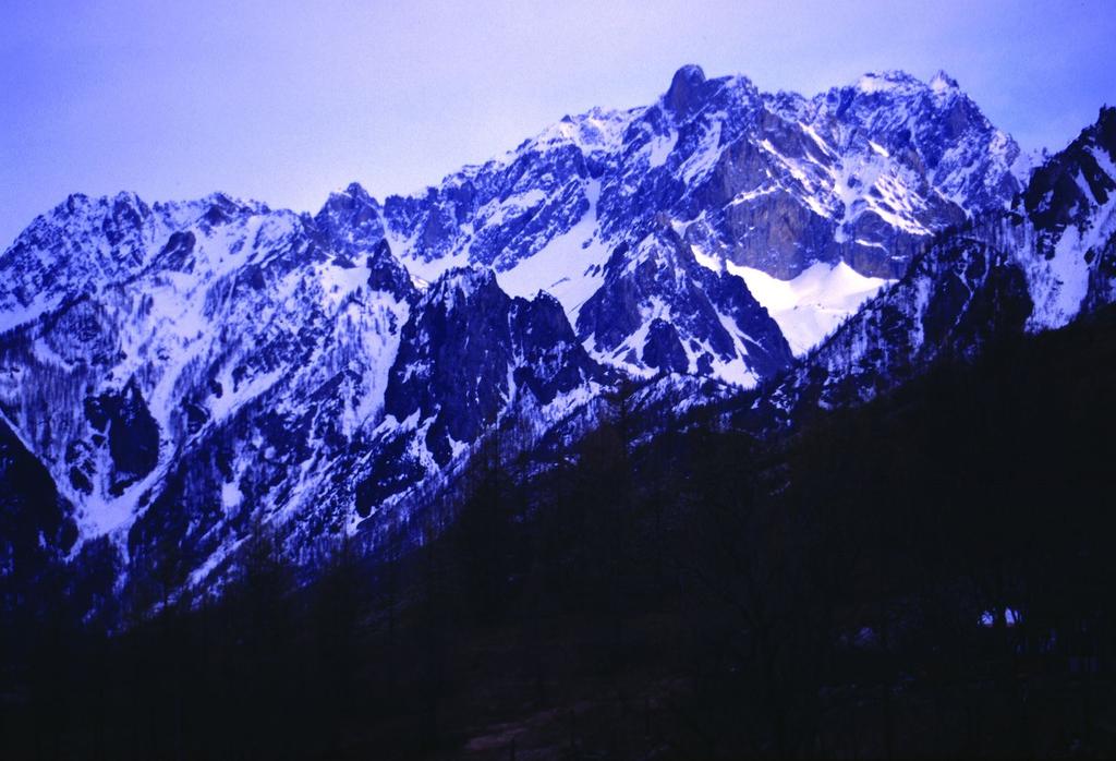 panorama sull'Oronaye dal Rifugio Campo Base (21-4-2001)