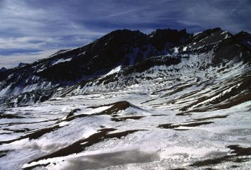 il Monte Maniglia visto dalle Grange dell'Autaret (5-2-2002)