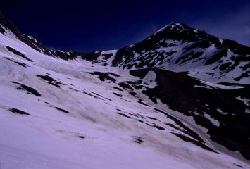 nella parte alta del Vallone Baiso del Colle (28-4-2002)