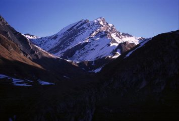 le prime luci del sole sul Monte Salza dal Vallone di Rui (28-4-2002)