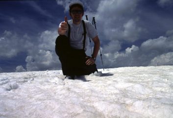 in vetta al Monte Faraut (autoscatto) (15-6-2002)
