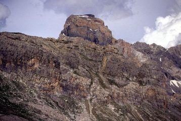 una bella visuale sul torrione roccioso del Brec de Chambeyron (23-6-2002)