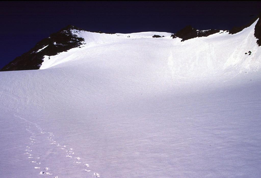 la Punta d'Arbola vista dal Passo del Vannino (7-7-2002)