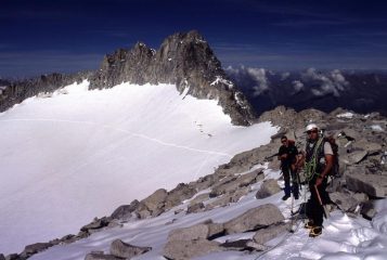 Gianni e Luca sulla cresta sommitale della Presanella (19-8-2002)