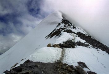 la parte alta della cresta SO che porta in vetta al Gran Pilastro (23-8-2002)