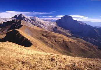 Monte Ferrante e Presolana dalla C.Timogno: sulla sinistra il Passo Omini percorso in discesa