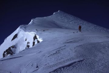 Gianni sale verso la cima (12-1-2003)