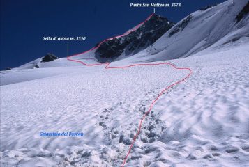 il tracciato seguito, visto da quota 3260 m. sul Ghiacciaio di Dosegù (29-6-2003)
