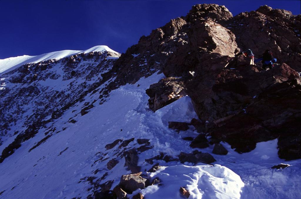 il primo risalto di misto della cresta SE del Monch (22-8-2004)