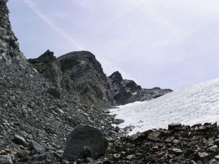 Il Monte Paramont visto dal ghiacciaio