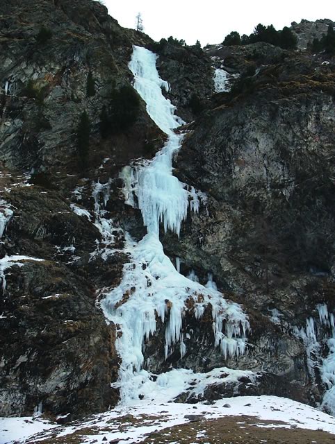 La cascata vista dal sentiero