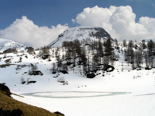 Lago e Monte Sangiatto nei pressi dell'alpeggio