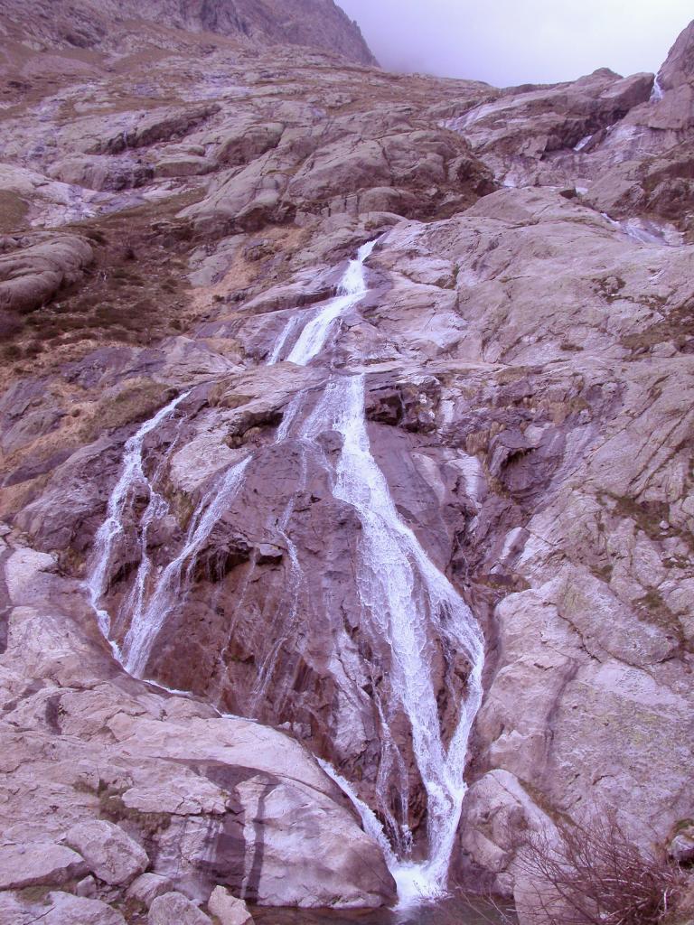 la bella cascata dell'Estrech (21-5-2005)
