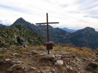 La croce alla punta del Monte Roux
