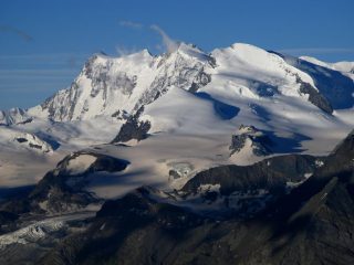 panorami osservati dalla cima : Massiccio del Monte Rosa (con la famosa parete Est) (a sinistra) e lo Strahlhorn m. 4190 (a destra) (20-7-2008)