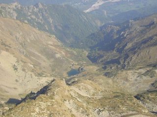 dalla cima:il lago di Lausetto nel versante opposto a quello di salita