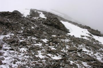 le vaste pietraie del versante SSO del Boucher (12-11-2005)