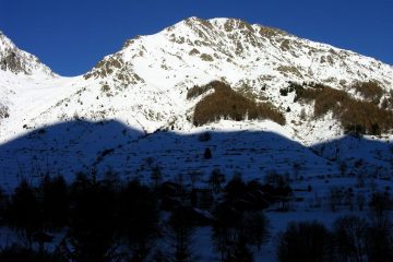 Monte Saletta, visto dalla stradina che porta al Rifugio del Laus 
