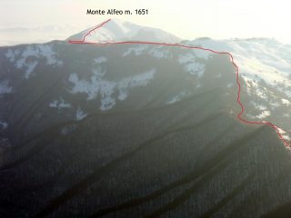 la dorsale che seguiremo per raggiungere il Monte Alfeo, vista dalla cima del Carmo (5-2-2006)