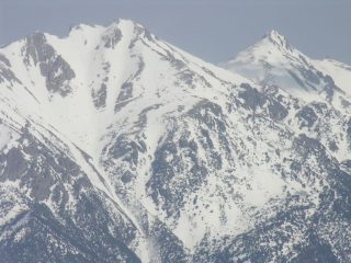 panorami dalla cima : Bric di Conoia (a sinistra) e Pizzo d'Ormea (a destra) (12-3-2006)