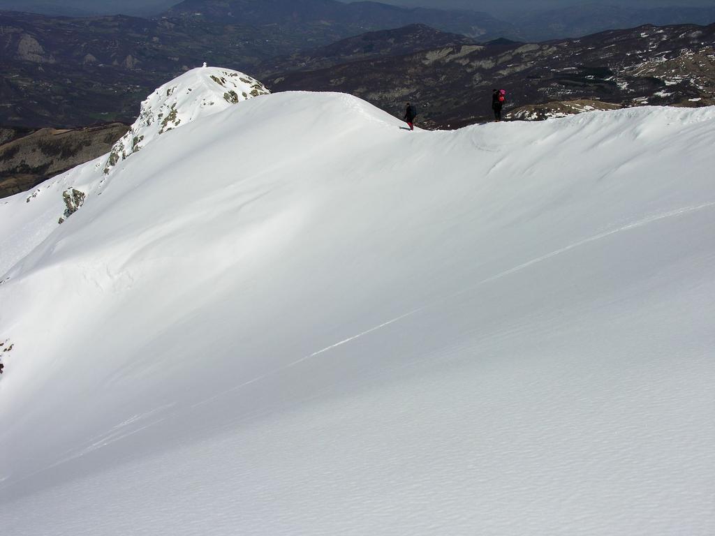 la cresta che si segue per la discesa dal Monte Casarola (26-3-2006)