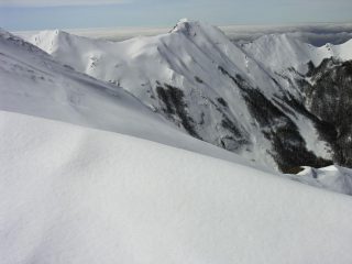 la Punta Buffanaro vista dalla cresta Nord dell'Alpe di Succiso (26-3-2006)