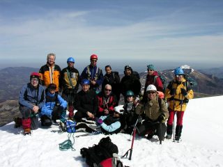 foto di gruppo in vetta all'Alpe di Succiso, con gli altri amici del CAI Ligure (26-3-2006)