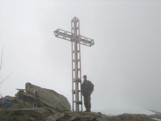 Paolo alla cima della croce