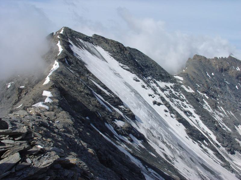 La cresta dello Chatelard con i residui dello scivolo del ghiacciaio Vallonbrun
