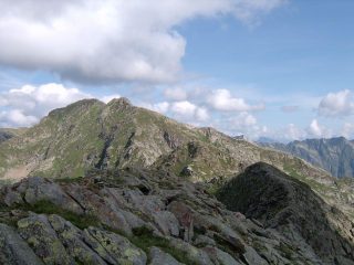 Dalla cima del Bordevolo, vista sulla Punta della Mionda e Monte Giavino