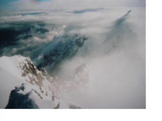 Dallo Jungfrau a malapena si intravvede la sagoma del Monch