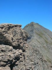 La cresta che dalla vetta dell'Albergian (sullo sfondo) porta al Gran Mioul