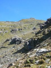 La punta Rocca Nera e la via di salita dal lago Ciardonnet