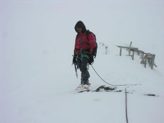 Luigi in vetta al Cevedale...con la nebbia e iniziava a nevicare ! (27-8-2006)