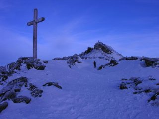 la croce dell'anticima e la vetta del Monte Vioz (27-8-2006)