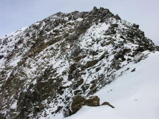 la cresta rocciosa che sale dal Passo della Vedretta Rossa verso il Palon della Mare (27-8-2006)
