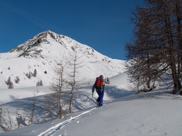 sullo sfondo il Tantané e a destra la cresta dove si lasciano gli sci
