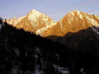 le prime luci del sole sul Monte Laroussa (21-1-2007)