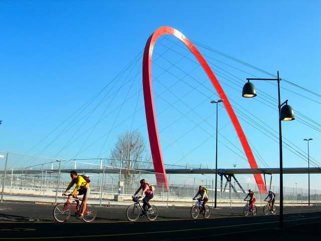 L'arco del Lingotto che sostiene la passerella olimpica