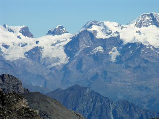 panorami osservati dalla cima : Gruppo del Monte Rosa, dalla Roccia Nera m. 4075 al Castore m. 4227 (da sinistra a destra) (9-9-2007)