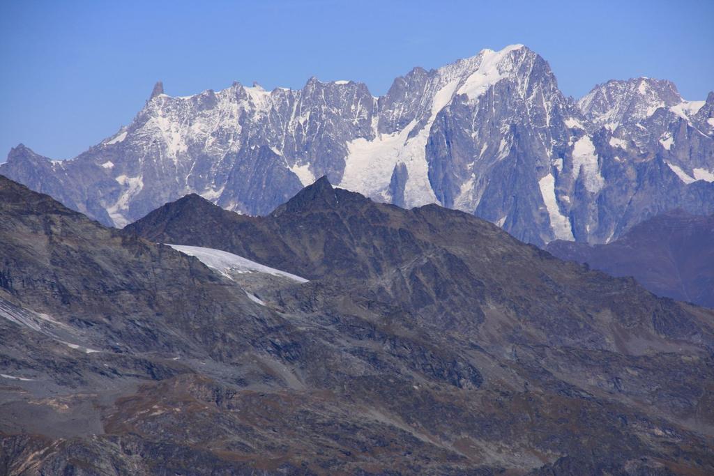 panorami osservati dalla cima : dal Dente del Gigante alle Grandes Jorasses (da sinistra a destra) (Gruppo del Monte Bianco) (7-10-2007) 