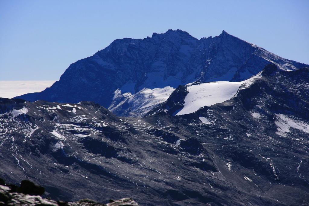 panorami osservati dalla cima : Gruppo delle Levanne (7-10-2007) 