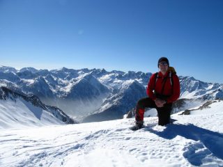 sulla cresta Nord-Est con le Alpi Marittime sullo sfondo (17-2-2008)